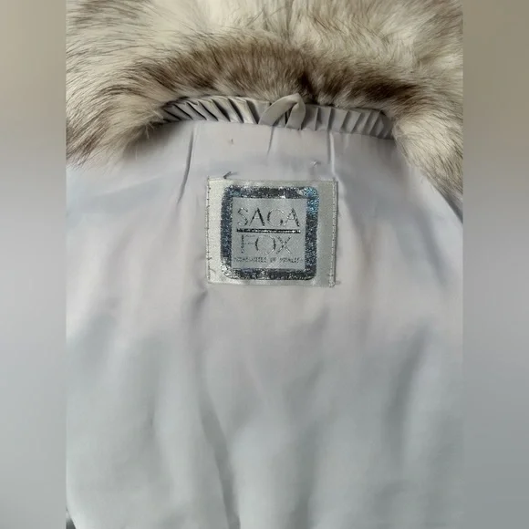 BEAUTIFUL VINTAGE SAGA FOX “GUARANTEE OF QUALITY” BLUE FOX FUR